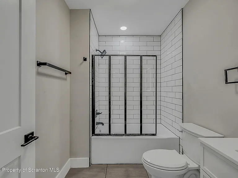 215 Hickory St #14 — Photo 8