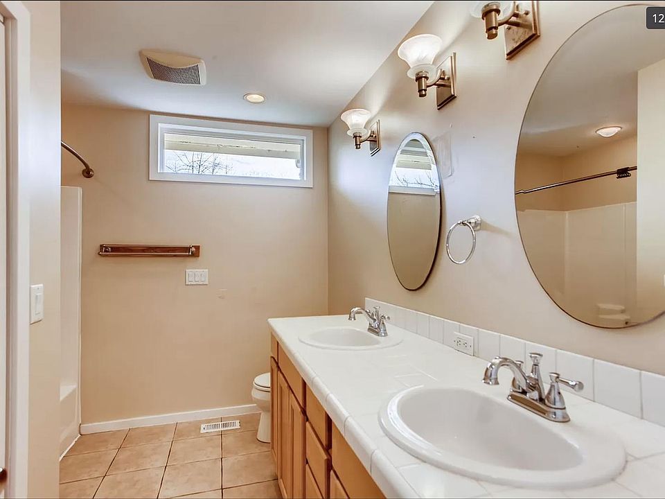 Double sink bathroom