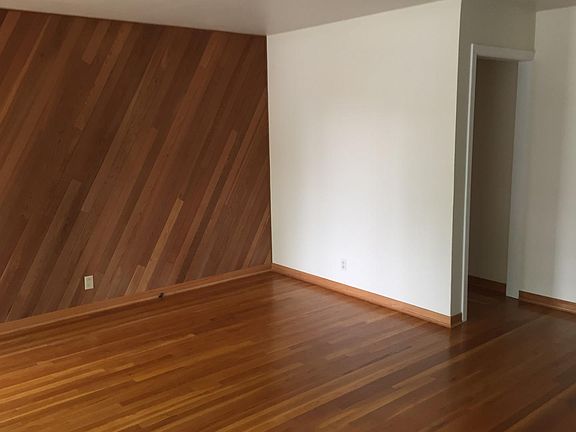 5th image of 1110 Leslie Dr