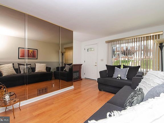 3rd image of 3847 Lyndale Ave