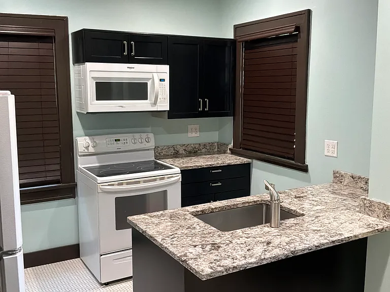 1216 N Emporia Ave — Photo 4