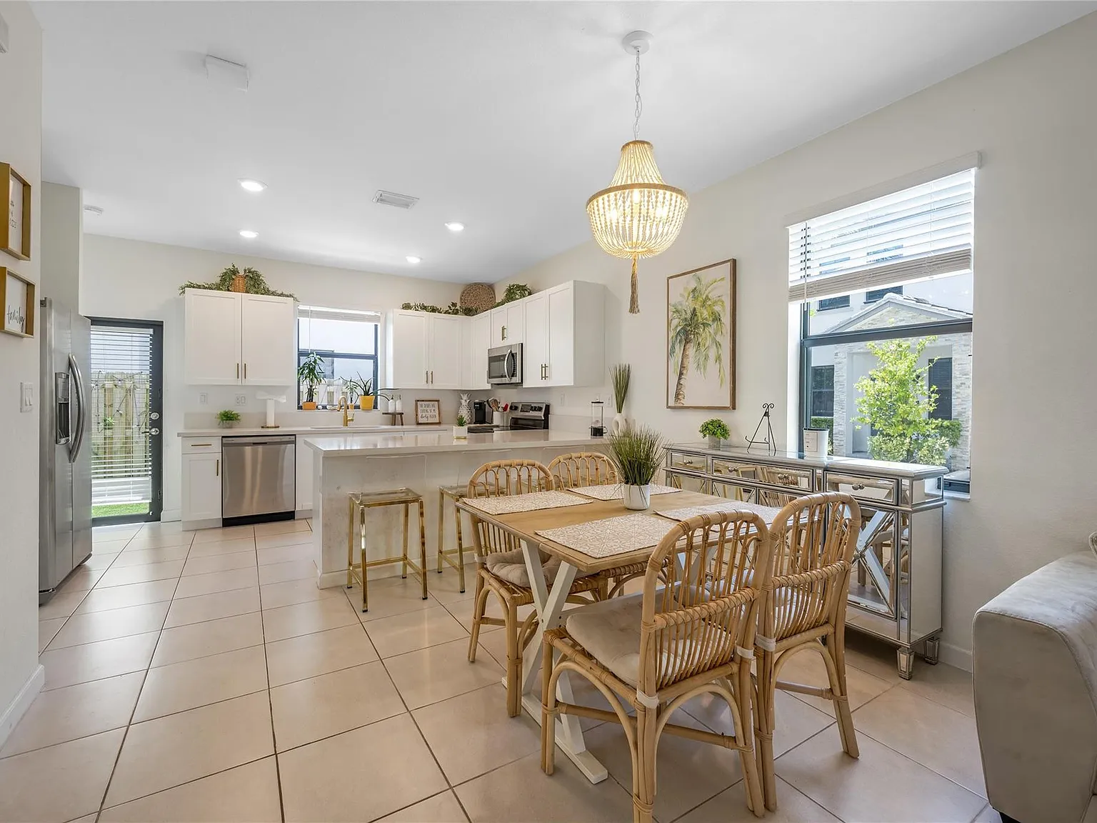 3 bed, 2.5 bath, 1365 sqft, $3,300 — Photo 3