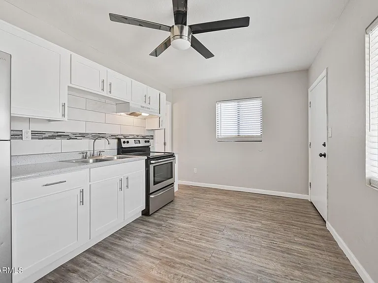 1744 W Glendale Ave #3 — Photo 2