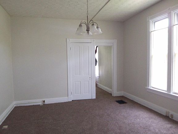 3rd image of 8350 Woodbine Ave