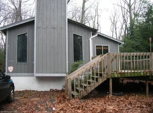 1102 Hemlock Dr, Pocono Summit, PA 18346