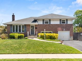 21 Reese Pl, Farmingdale, NY 11735