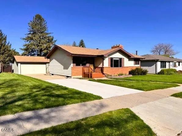 1736 N 8th St, Bismarck, ND 58501