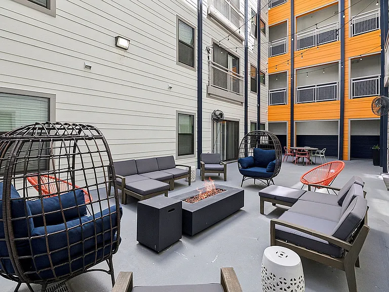 60-web-or-mls-1009 W 26th St - 060
