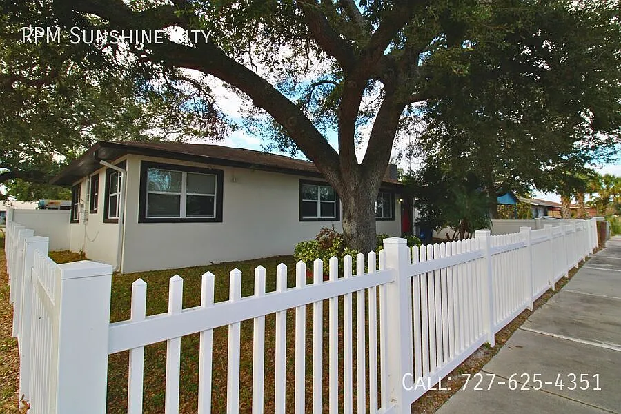 Building Photo - 3618 N Sarah St