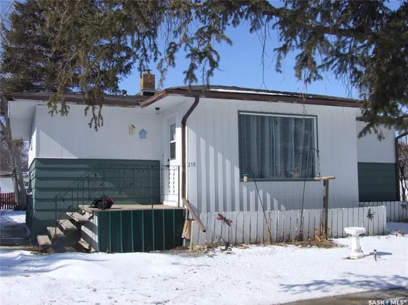 218 1st STREET E, Leader, SK S0N 1H0