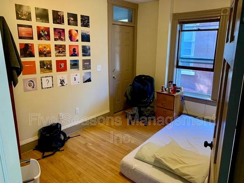 4 bed, 2.0 bath, 1200 sqft, $4,200 — Photo 4