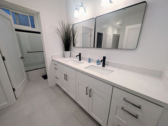 5th image of 3491 20th St #23