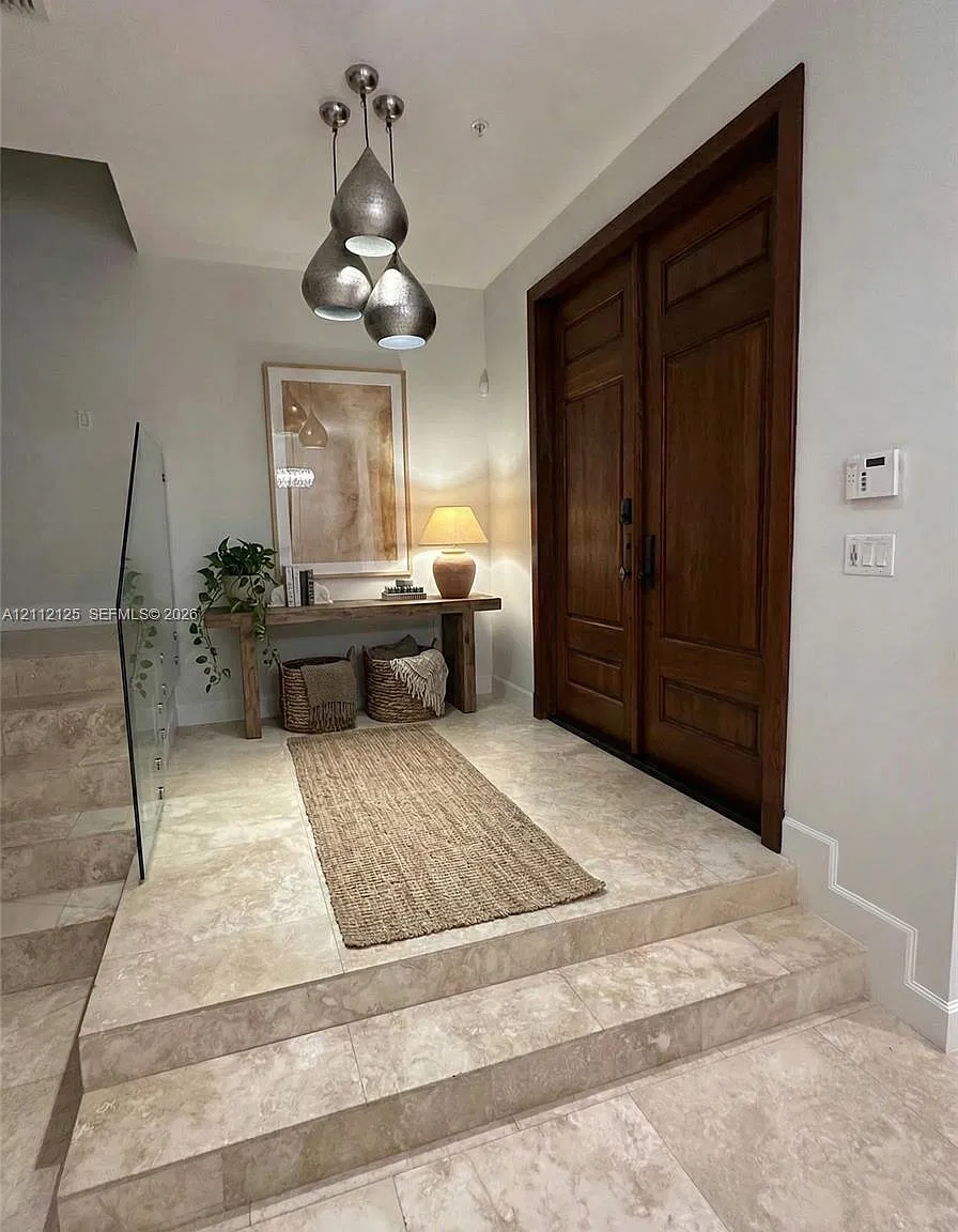 7560 SW 56th Ct — Photo 2