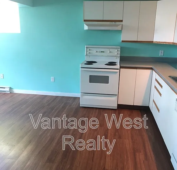 2433B Sexsmith Rd — Photo 3