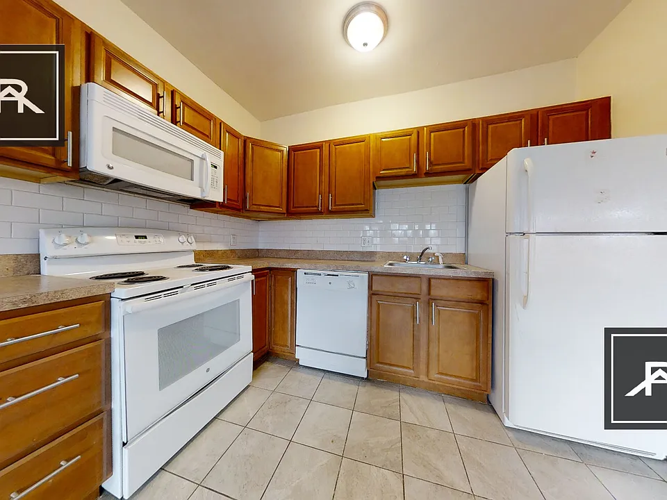1137 Commonwealth Ave #5