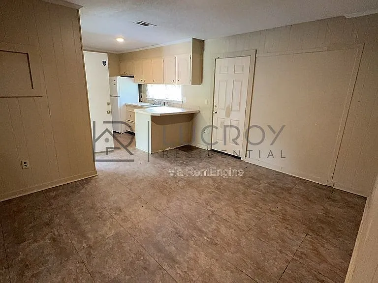6521 Lyndon B Johnson Dr — Photo 4