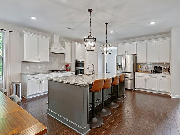 2nd image of 1028 Nave Ct