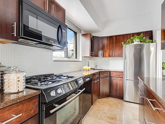 4th image of 205 E 63rd St