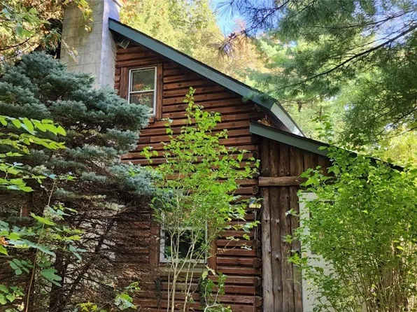 4121 Tanner Rd, Syracuse, NY 13215