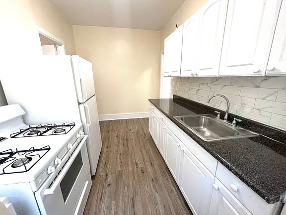 4th image of 21-05 38th St #2C