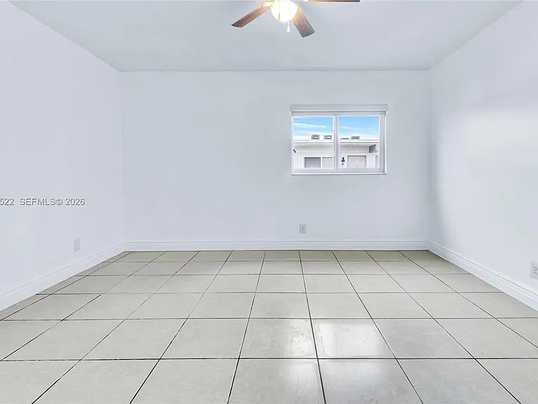 711 NE 2nd Ave #202 — Photo 12