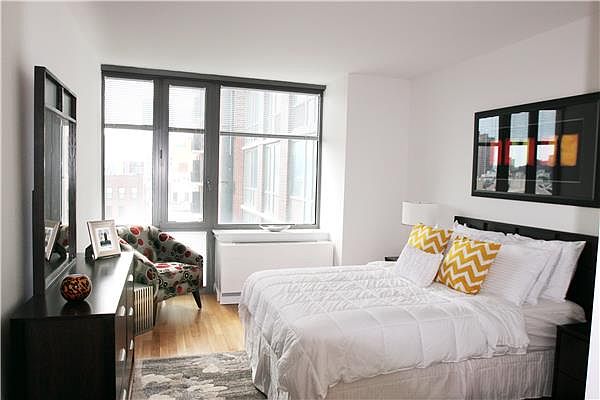 2nd image of 188 Ludlow St APT 9E