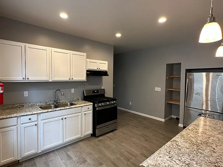 43 Schley St #1R — Photo 18