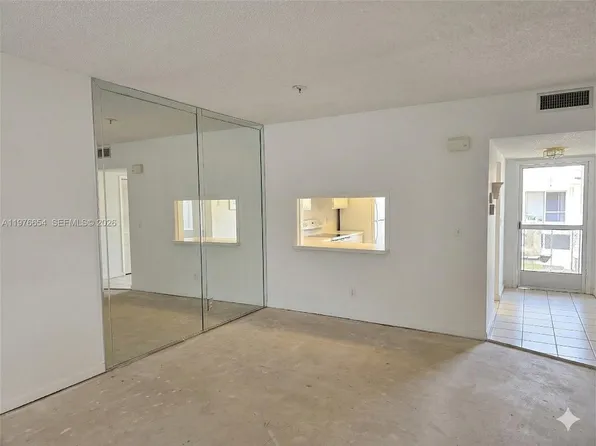 330 SE 2nd St APT 403H, Hallandale, FL 33009