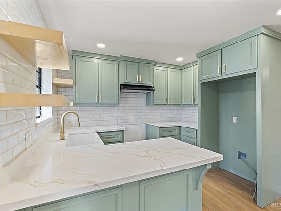 5th image of 104 Aldrin St