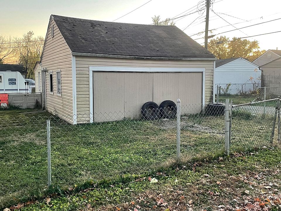 2nd image of 2951 S Hiawatha St N