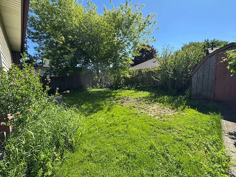 71 Hoover Cres — Photo 19