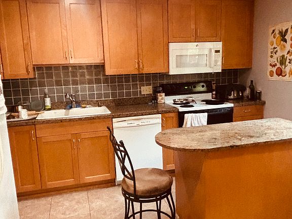 4th image of 2703 Tall Oaks Dr