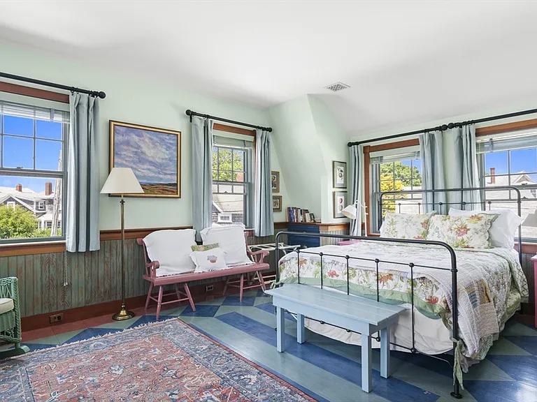 21 McKinley Ave — Photo 12