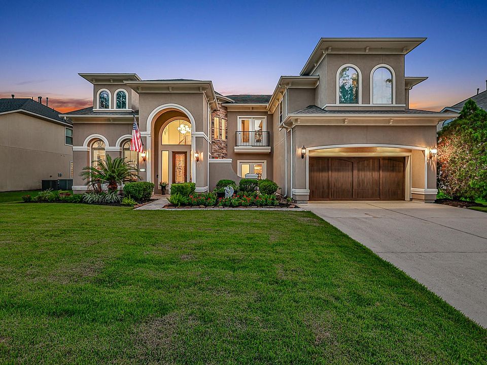 1st image of 2814 S Cotswold Manor Dr