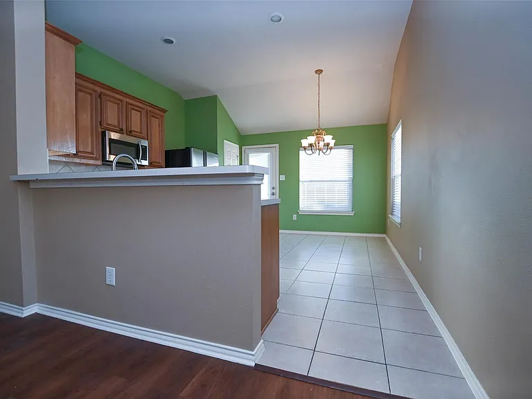 2123 Castle Gardens Ln — Photo 9