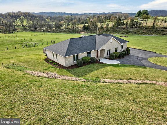 5th image of 363 Davis Ln