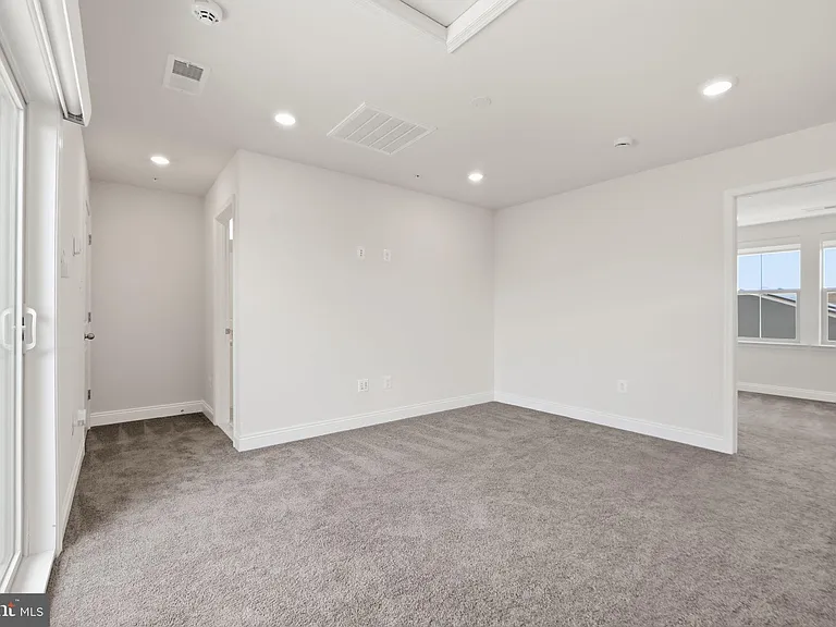 16428 Fife Way — Photo 35