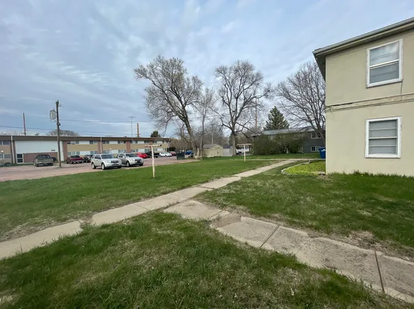 614 E 11th, 614 E 11th Ave #3, Mitchell, SD 57301