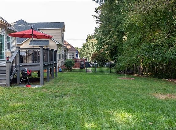 5th image of 1601 Essex Hall Dr
