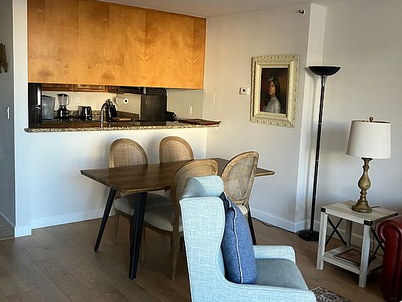 5th image of 900 Bush St APT 317