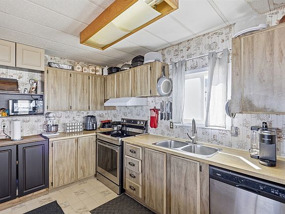 4th image of 1555 Howe Rd #73