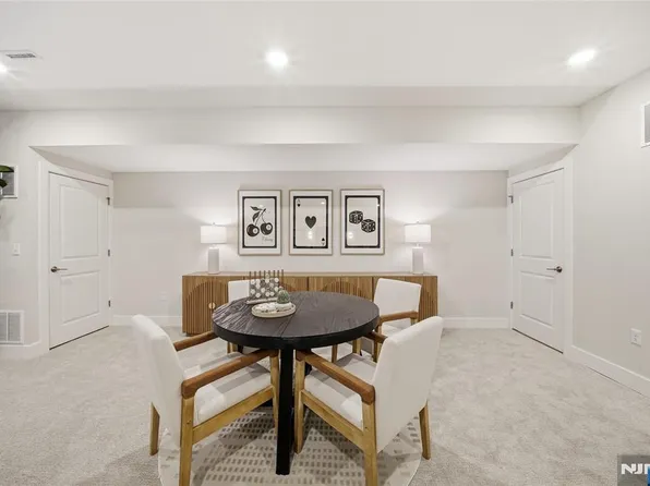 11 Pimlico Pl, Oakland, NJ 07436