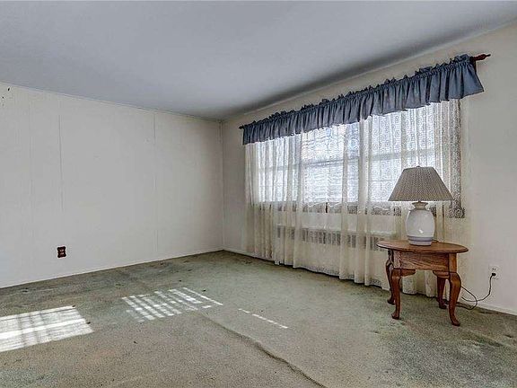 5th image of 101 Grant St