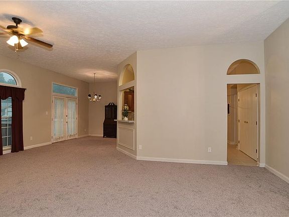 5th image of 3402 Crickwood Dr