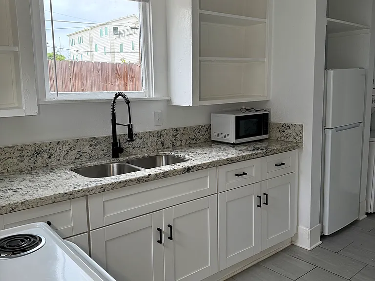 813 Fargo St #2 — Photo 9