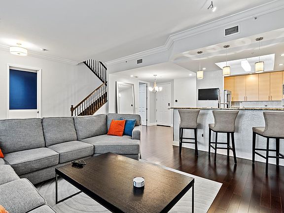 5th image of 2625 NE 14th Avenue #101