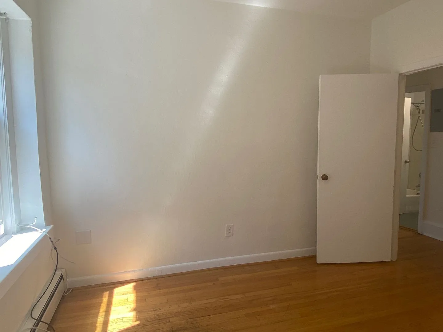 HUge 2 bed on comm ave — Photo 4