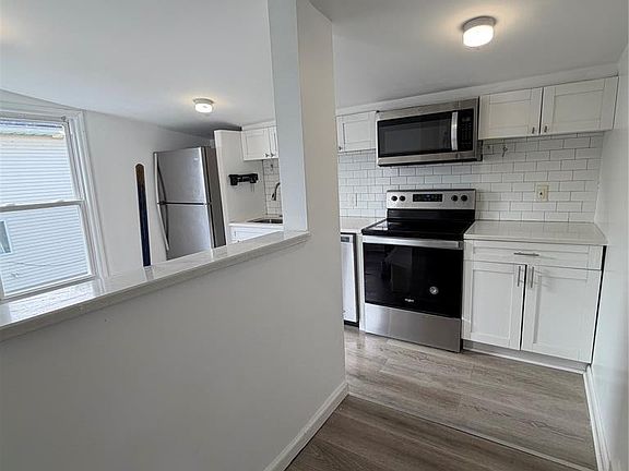 4th image of 48 Entwistle Ave