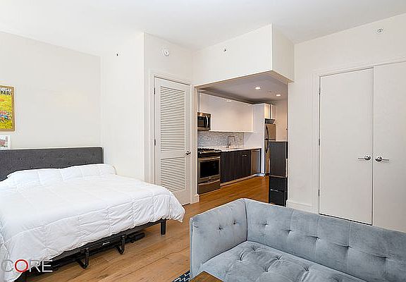 4th image of 2519 43rd Ave #204