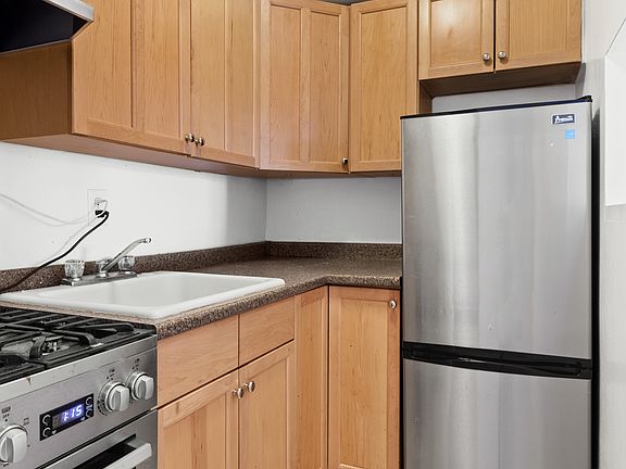 5th image of 25 W 13th St APT 6DN